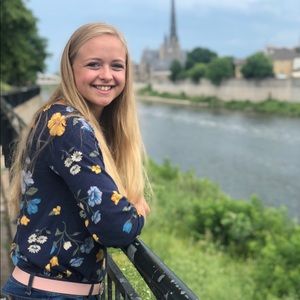 Meet your Posher, Alexis